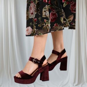 NWB Dolce Vita 90s Style Cherry Burgundy Red Velvet Platform Sandal Heels 7.5